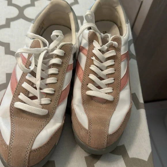 Women’s pink and white with gray trim tretorn retro sneakers worn once. - Picture 6 of 8